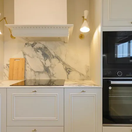 Stylish Refurbished Puerto Banus Area Apartment *